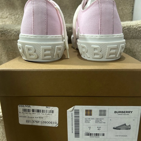 Pink Burberry sneakers - Picture 2 of 3